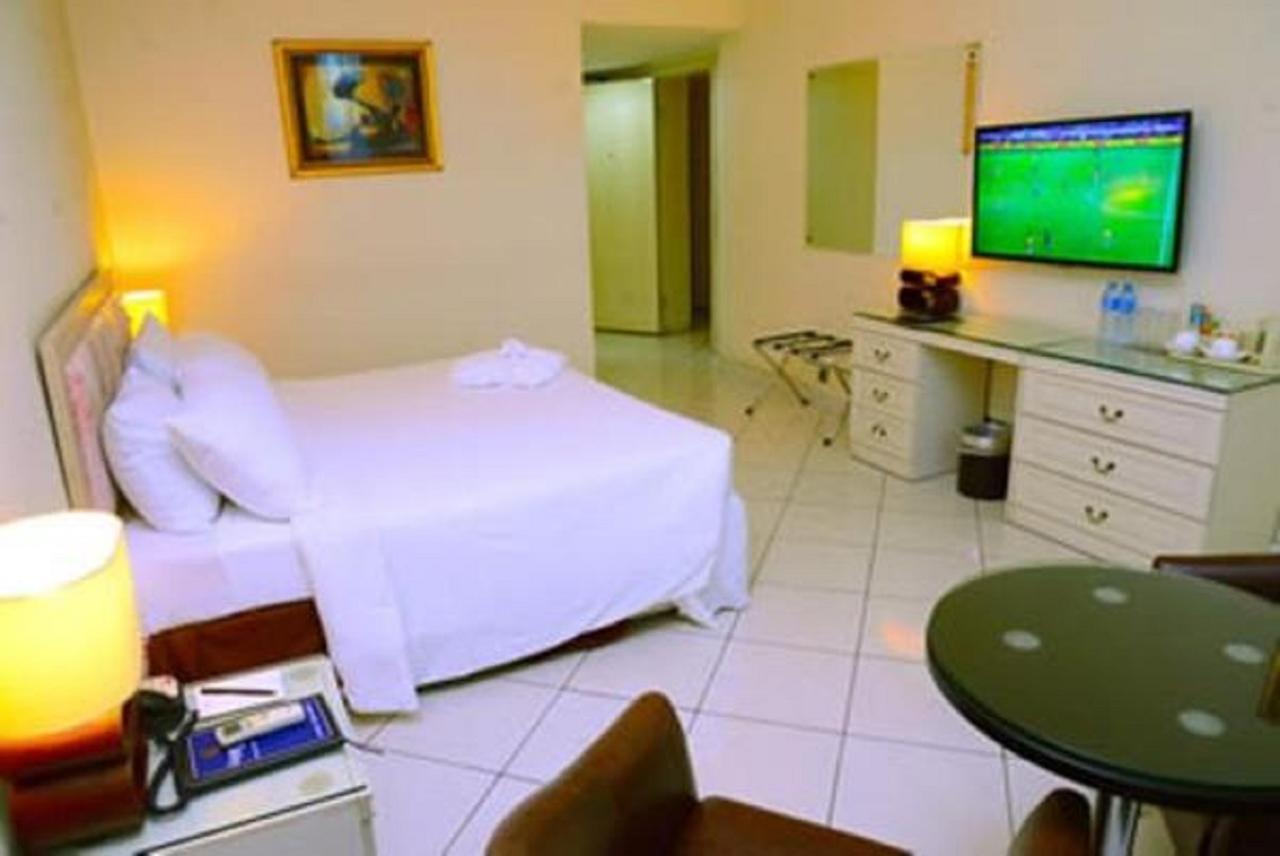 Golden Royale Hotel Enugu Bagian luar foto